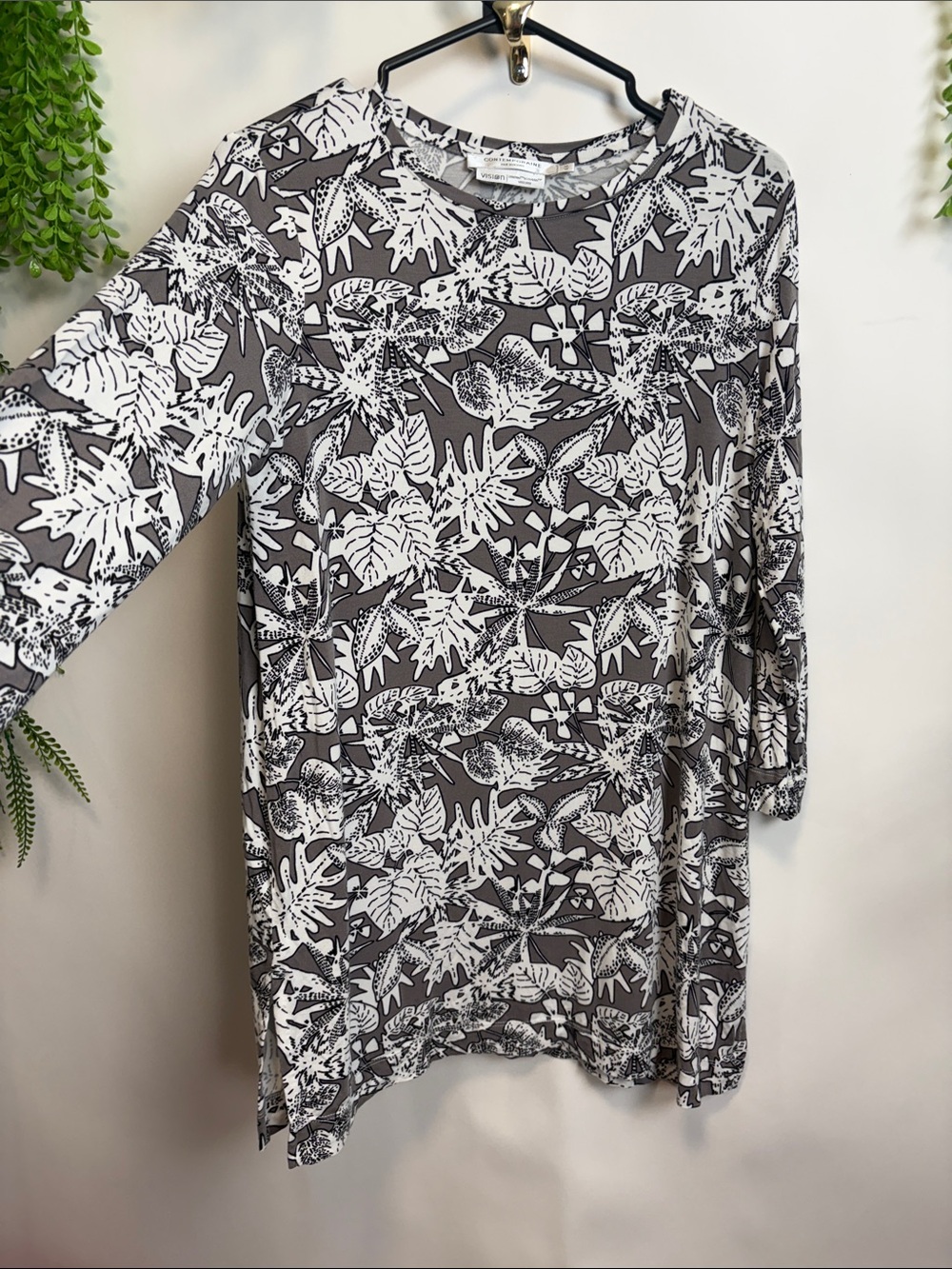 Women's Gray & White Floral Long Sleeve Tunic - Simonβs